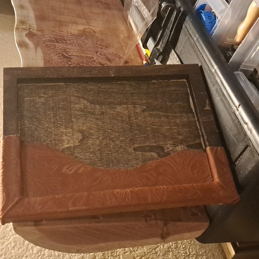 Matching Photo display to Leather & Wood tray